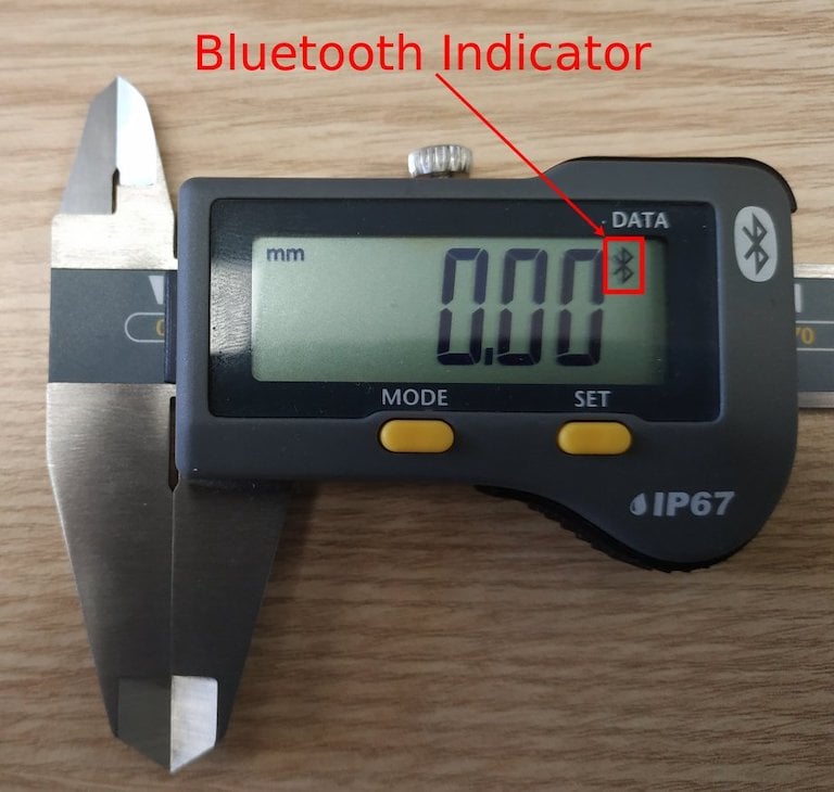Bluetooth indicator on measurement tool.
